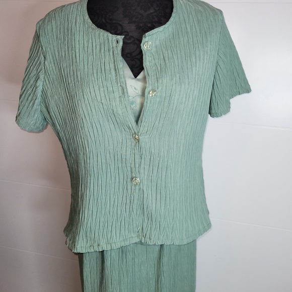 3 piece Skirt set - Picture 2 of 15